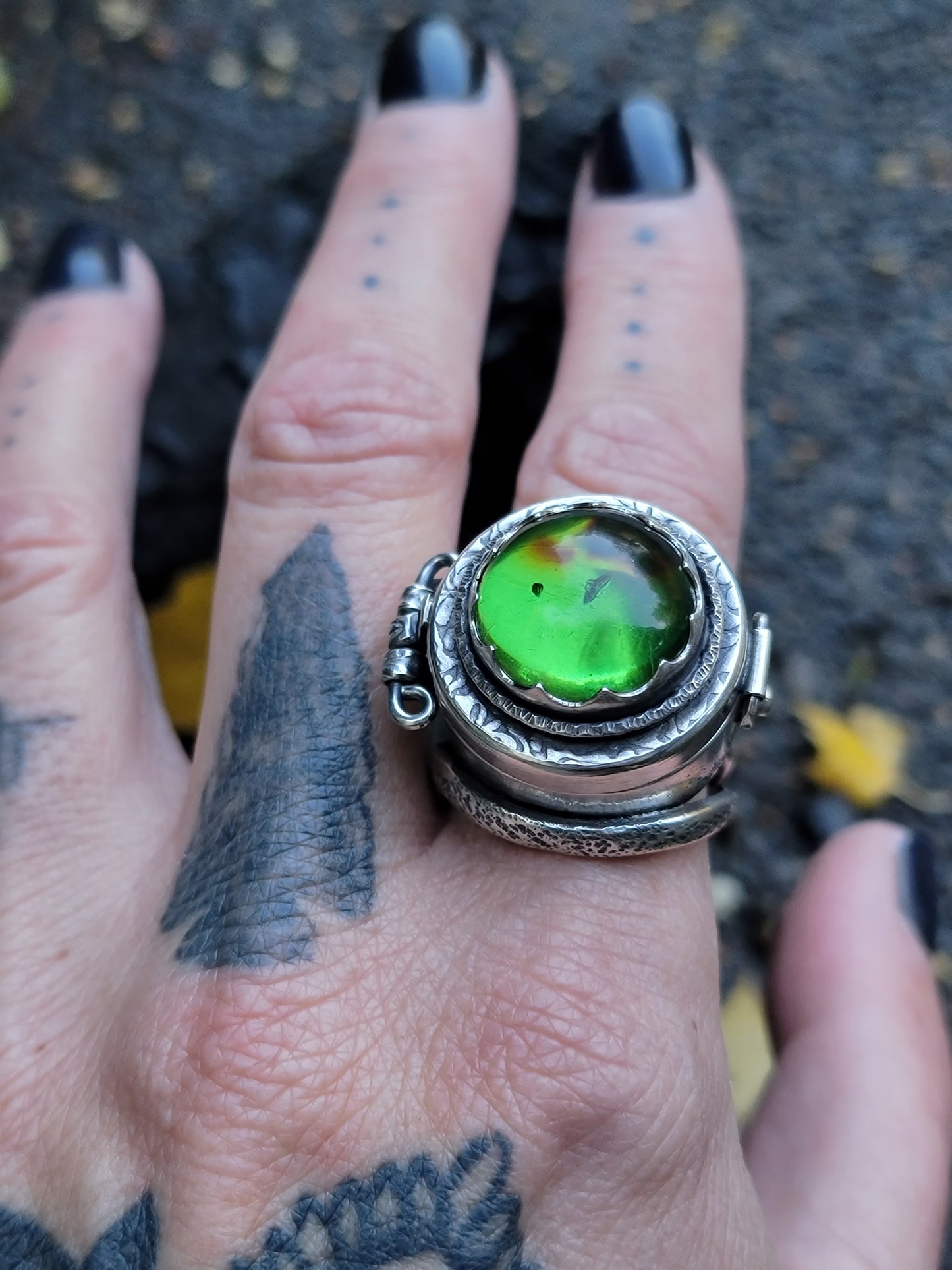 x The Poisoner's Perfume Ring - Green Amber in All Sterling Silver size 10 - 10 1/2